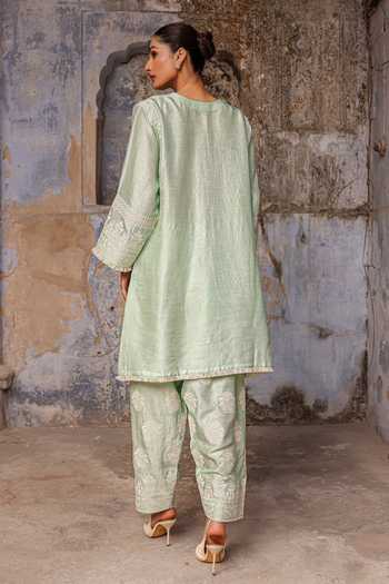 Charu Makkar Falak Embroidered Kurta Set 