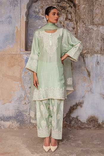 Charu Makkar Falak Embroidered Kurta Set 