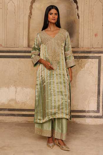 Charu Makkar_Green Organza, Tissue, Silk V-neck Fariya Embroidered Kurta Set _at_Aza_Fashions