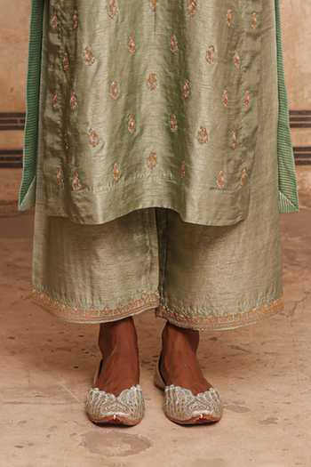 Charu Makkar_Green Silk, Organza, Tissue Scoop Neck Umeed Embroidered Kurta Set _Online_at_Aza_Fashions