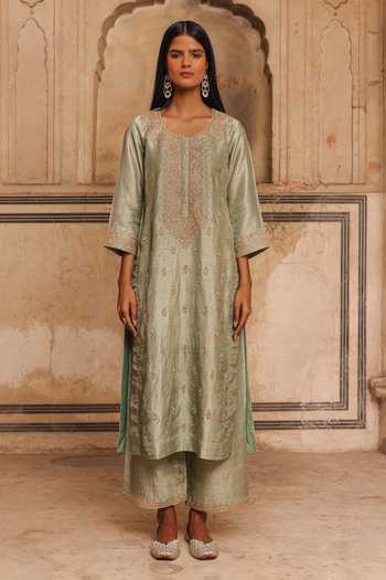 Buy_Charu Makkar_Green Silk, Organza, Tissue Scoop Neck Umeed Embroidered Kurta Set _Online_at_Aza_Fashions
