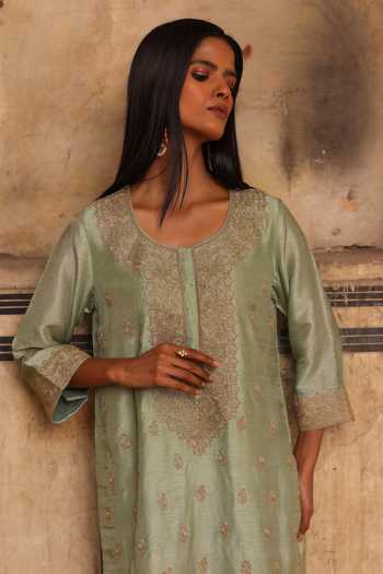 Charu Makkar_Green Silk, Organza, Tissue Scoop Neck Umeed Embroidered Kurta Set _at_Aza_Fashions