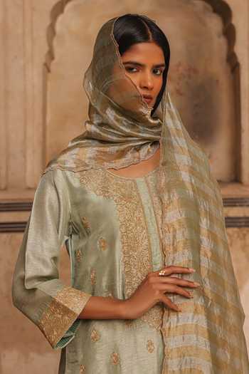 Buy_Charu Makkar_Green Silk, Organza, Tissue Scoop Neck Umeed Embroidered Kurta Set 