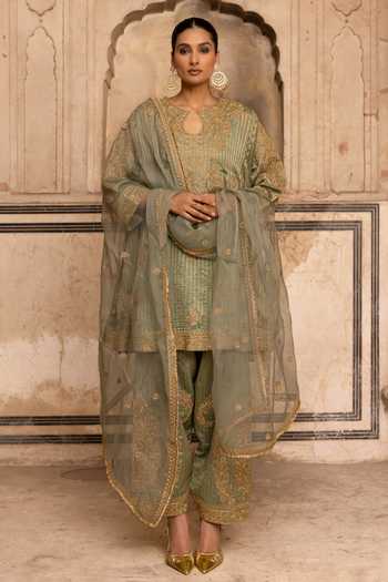 Charu Makkar_Green Chanderi, Tissue, Organza Keyhole Neck, Yes Sehar Striped Woven Kurta Set _Online_at_Aza_Fashions