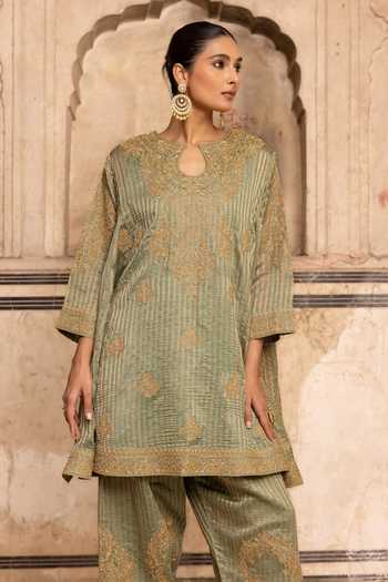 Charu Makkar_Green Chanderi, Tissue, Organza Keyhole Neck, Yes Sehar Striped Woven Kurta Set _at_Aza_Fashions