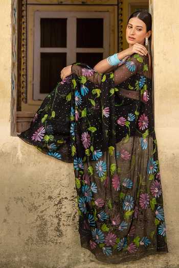 Buy_Geroo Jaipur_Black Chiffon Bandeau Neck Handpainted Pre-draped Saree With Blouse _Online_at_Aza_Fashions