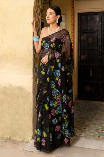 Buy_Geroo Jaipur_Black Chiffon Bandeau Neck Handpainted Pre-draped Saree With Blouse 