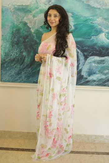 Buy_Geroo Jaipur_White Chiffon Off-shoulder Handpainted Pre-draped Saree And Blouse Set _Online_at_Aza_Fashions