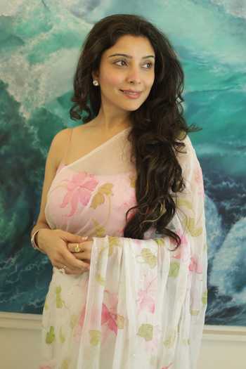 Shop_Geroo Jaipur_White Chiffon Off-shoulder Handpainted Pre-draped Saree And Blouse Set _Online_at_Aza_Fashions