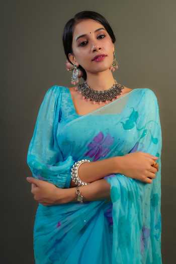 Geroo Jaipur_Blue Chiffon V-neck Floral Handpainted Pre-draped Saree With Blouse _at_Aza_Fashions