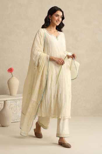 Weaver Story_Ivory Chanderi V-neck, Yes Handloom Mul Kurta Set _Online_at_Aza_Fashions