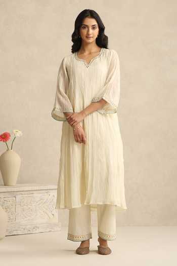 Weaver Story_Ivory Chanderi V-neck, Yes Handloom Mul Kurta Set _at_Aza_Fashions