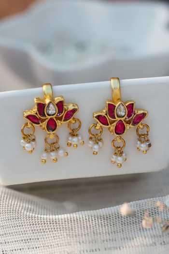 Do Taara Kundan & Pearl Pair Of Ear Cuffs 