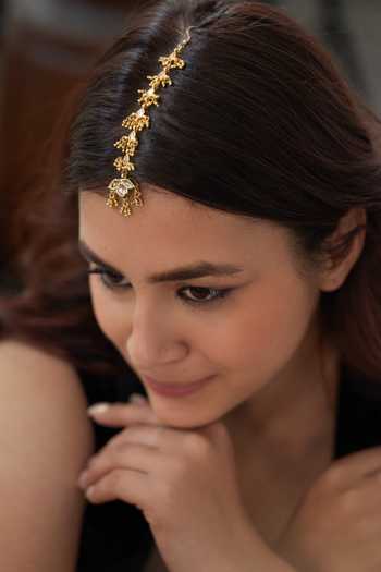 Do Taara_Gold Plated Reena Kundan Maangtikka _Online_at_Aza_Fashions