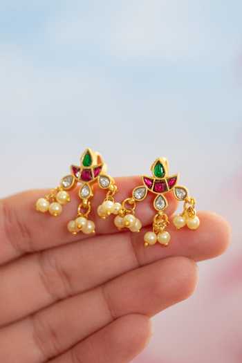 Buy_Do Taara_Red Kundan Pair Of Ear Cuffs _Online_at_Aza_Fashions