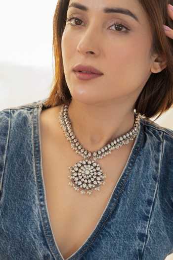 Do Taara Kundan Floral Motif Pendant Necklace 