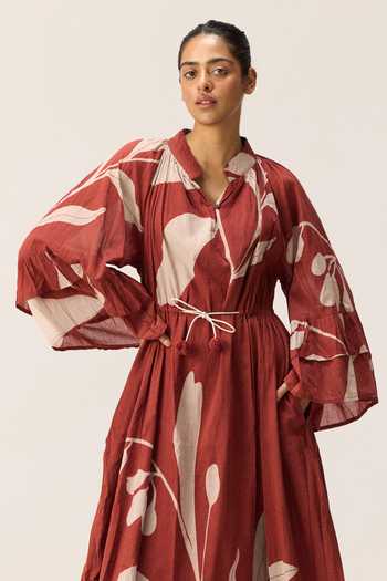 Kharakapas_Red Muslin (mulmul) Split V-neck Terracotta Print Dress _at_Aza_Fashions