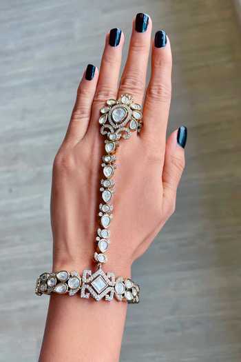 PRERTO Aanya Luxe Kundan Hand Harness 