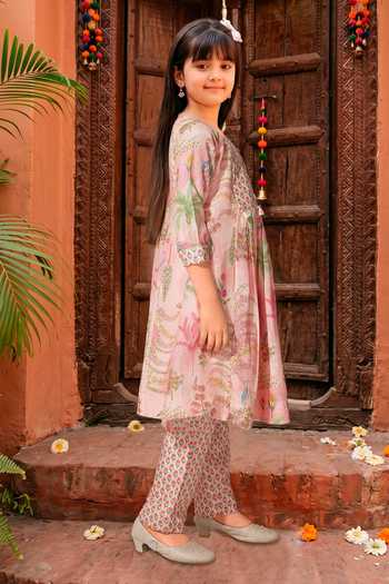 Buy Petite Pomme Peach Muslin Floral Print Kurta Set Online at Aza Fashions Buy_Petite Pomme_Peach Muslin Floral Print Kurta Set _Online_at_Aza_Fashions
