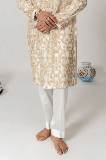 Wabi Sabi By Anshum-Ritesh_Ivory Cotton, Chanderi Gilded Lattice Embroidered Kurta With Pant _Online_at_Aza_Fashions