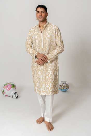 Buy_Wabi Sabi By Anshum-Ritesh_Ivory Cotton, Chanderi Gilded Lattice Embroidered Kurta With Pant 