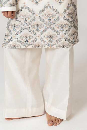 Wabi Sabi By Anshum-Ritesh_Ivory Chanderi Phool Jaali Embroidered Kurta With Pant _Online_at_Aza_Fashions