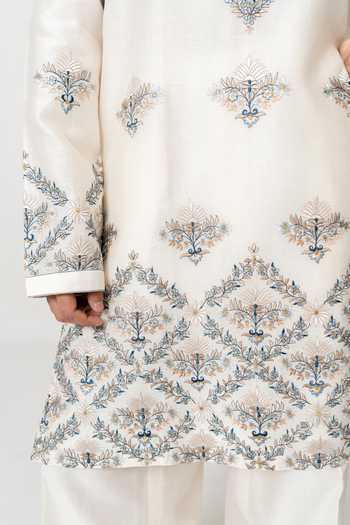 Wabi Sabi By Anshum-Ritesh_Ivory Chanderi Phool Jaali Embroidered Kurta With Pant _at_Aza_Fashions