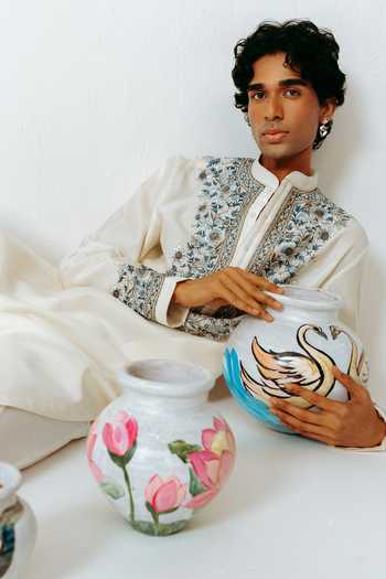 Wabi Sabi By Anshum-Ritesh_Ivory Cotton, Chanderi Pushp Bel Resham Embroidered Kurta Set _at_Aza_Fashions