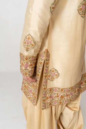 Wabi Sabi By Anshum-Ritesh_Beige Cotton, Chanderi Navrang Embroidered Kurta Set _at_Aza_Fashions