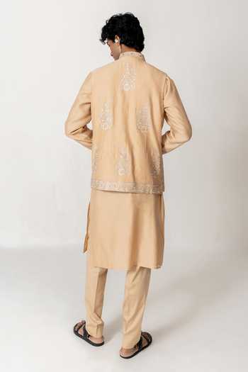 Wabi Sabi By Anshum-Ritesh Ambi Baag Embroidered Bundi Kurta Set 