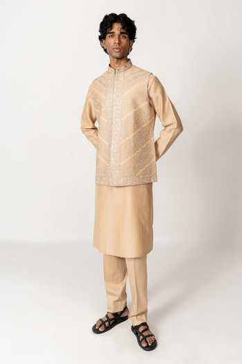 Wabi Sabi By Anshum-Ritesh Ambi Baag Embroidered Bundi Kurta Set 