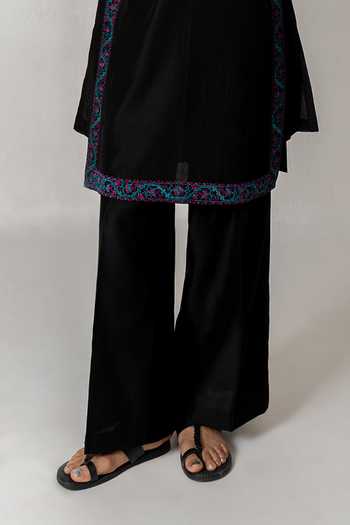 Wabi Sabi By Anshum-Ritesh_Black Chanderi Noir Garden Embroidered Kurta Set _Online_at_Aza_Fashions