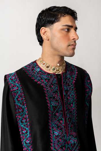 Wabi Sabi By Anshum-Ritesh_Black Chanderi Noir Garden Embroidered Kurta Set _at_Aza_Fashions