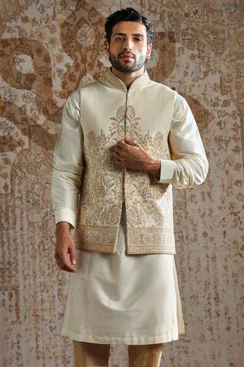 Buy_Asuka_Cream Embroidery, Zari Bundi Kurta Set _Online_at_Aza_Fashions