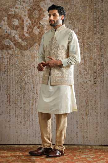 Shop_Asuka_Cream Embroidery, Zari Bundi Kurta Set _Online_at_Aza_Fashions