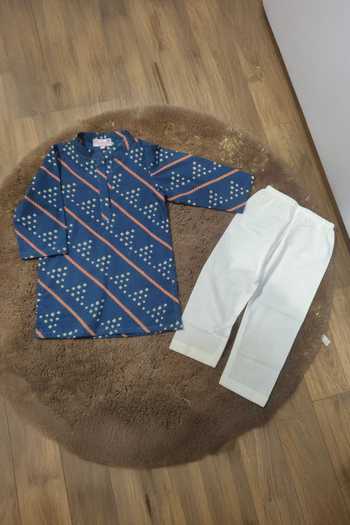 Shop_Pankhuri By Priyanka_Blue Cotton Diagonal Bandhej Stripe Print Kurta Set _Online_at_Aza_Fashions