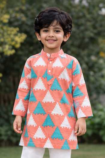 Buy_Pankhuri By Priyanka_Peach Cotton Triangle Print Kurta Set _Online_at_Aza_Fashions