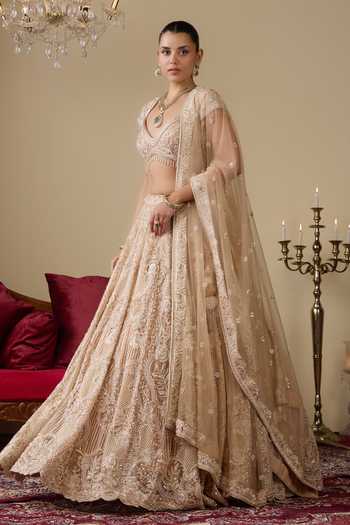Chaashni By Maansi And Ketan_Gold Net Sweetheart Neck Sequin Stone Embellished Bridal Lehenga Set _Online_at_Aza_Fashions