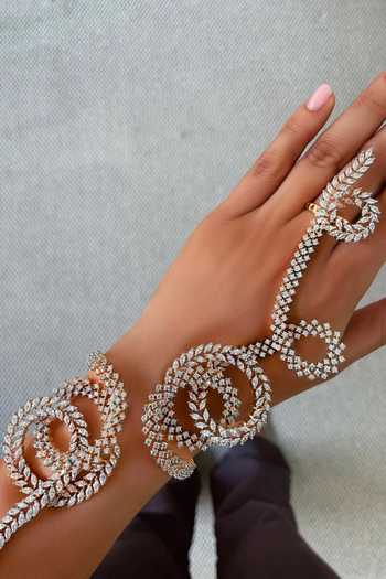 PRERTO Swirling Around Town Studded Hand Harness 