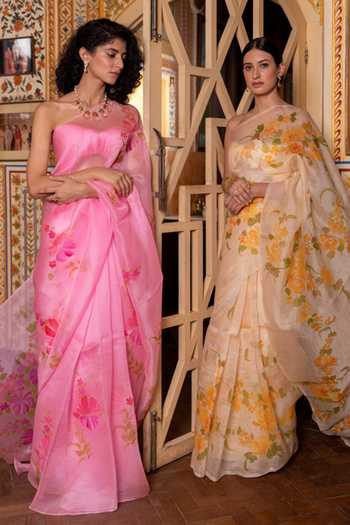 Buy_Geroo Jaipur_Beige Organza Floret Hand Painted Saree With Unstitched Blouse Piece 