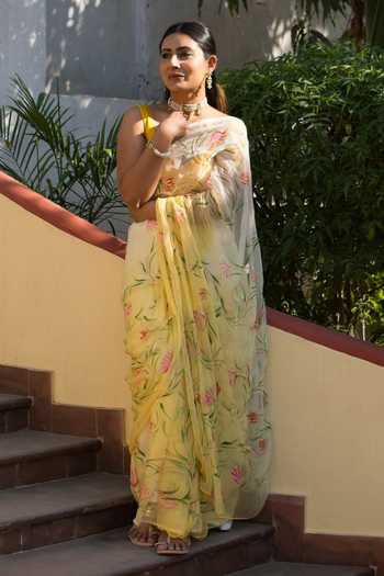 Shop_Geroo Jaipur_Yellow Chiffon, Jacquard Floral Pattern Saree With Unstitched Blouse Fabric 