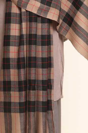 SHAZA_Black Pash Silk Checkered Shawl _Online_at_Aza_Fashions