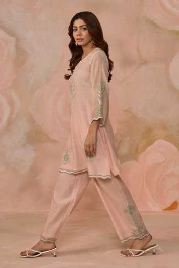 Kahani Lush_Pink Chanderi Split V-neck Hand Embroidered Kurta And Pant Set _Online_at_Aza_Fashions