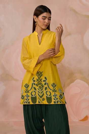 Kahani Lush_Green Chanderi Mandarin Collar, Yes Hand Embroidered Kurta And Dhoti Pant Set _Online_at_Aza_Fashions