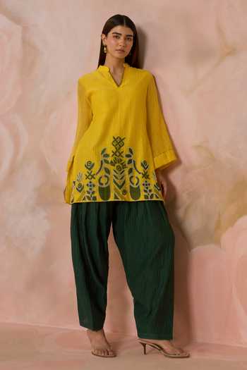 Buy_Kahani Lush_Green Chanderi Mandarin Collar, Yes Hand Embroidered Kurta And Dhoti Pant Set _Online_at_Aza_Fashions