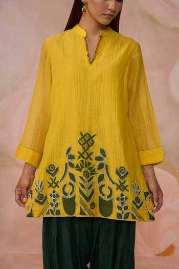 Shop_Kahani Lush_Green Chanderi Mandarin Collar, Yes Hand Embroidered Kurta And Dhoti Pant Set _Online_at_Aza_Fashions