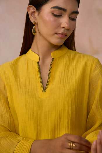 Buy_Kahani Lush_Green Chanderi Mandarin Collar, Yes Hand Embroidered Kurta And Dhoti Pant Set 