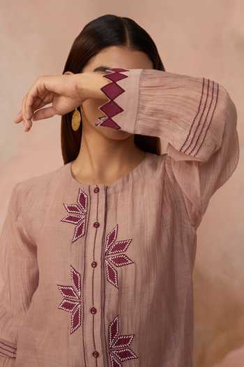 Kahani Lush_Grey Chanderi Round Neck Hand Embroidered Kurta And Pant Set _at_Aza_Fashions
