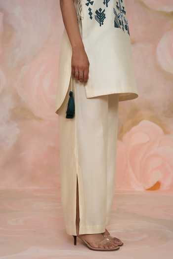 Kahani Lush_White Chanderi Round Neck, Yes Hand Embroidered Straight Kurta And Pant Set _Online_at_Aza_Fashions