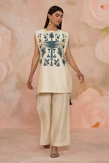 Shop_Kahani Lush_White Chanderi Round Neck, Yes Hand Embroidered Straight Kurta And Pant Set _Online_at_Aza_Fashions